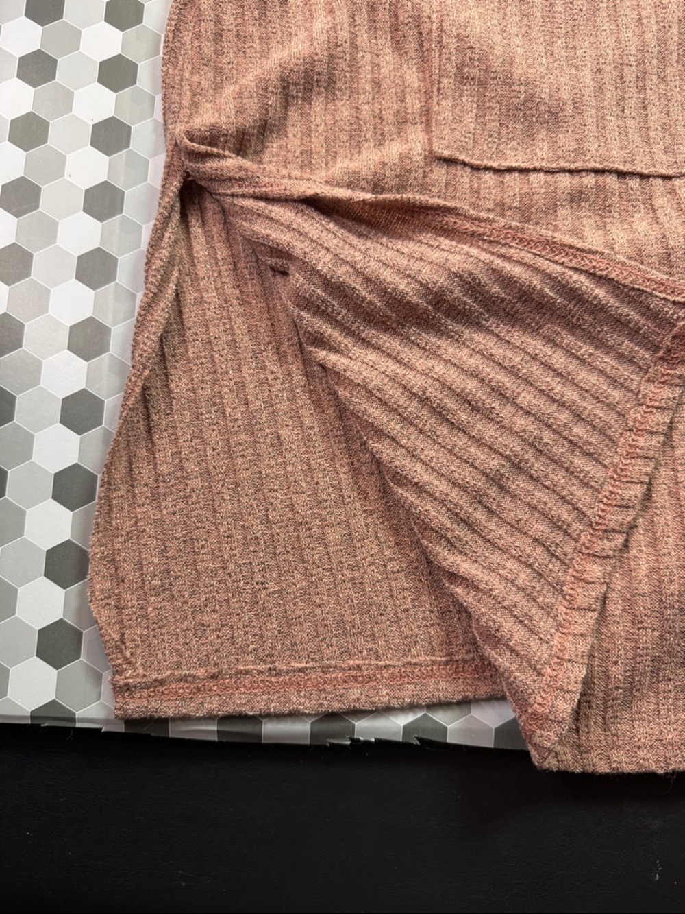 Open-Front Ribbed Cardigan in Rose long length, side openings - Picture 5 of 6